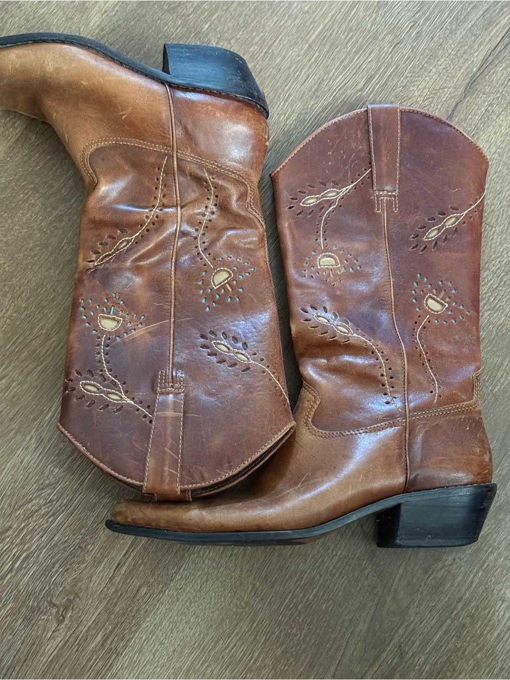 Women's Brown Embroidered Leather Cowboy Boots - Classic Western Style